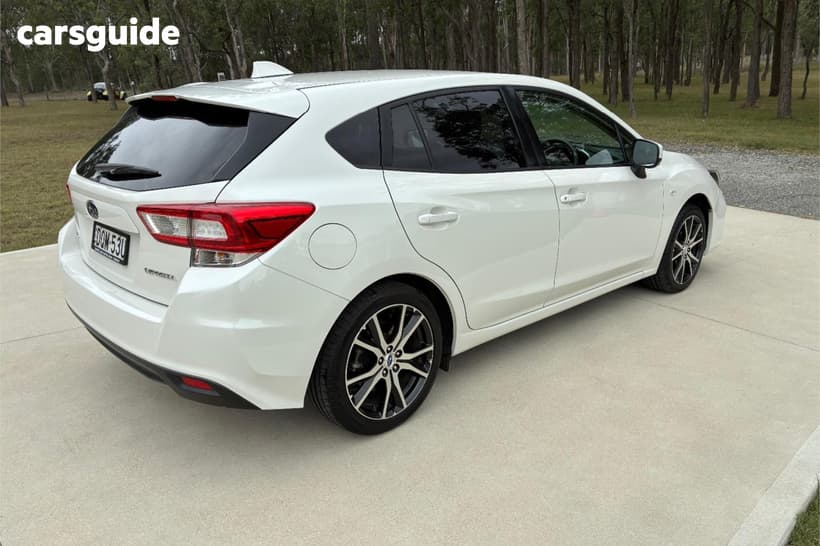 White 2017 Subaru Impreza Hatchback 2.0I (Awd)