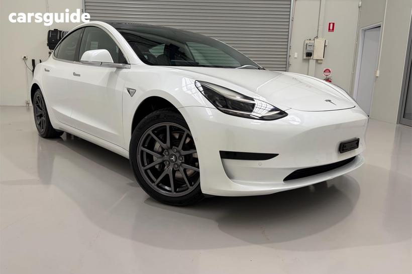 White 2019 Tesla Model 3 Sedan Standard Range Plus