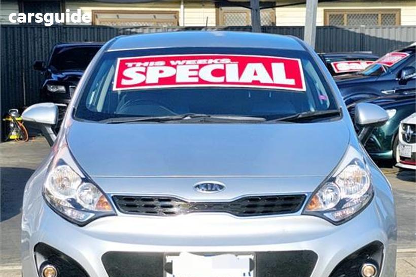 Silver 2012 Kia RIO Hatchback Si