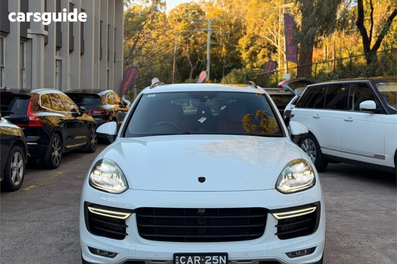 White 2015 Porsche Cayenne Wagon Gts