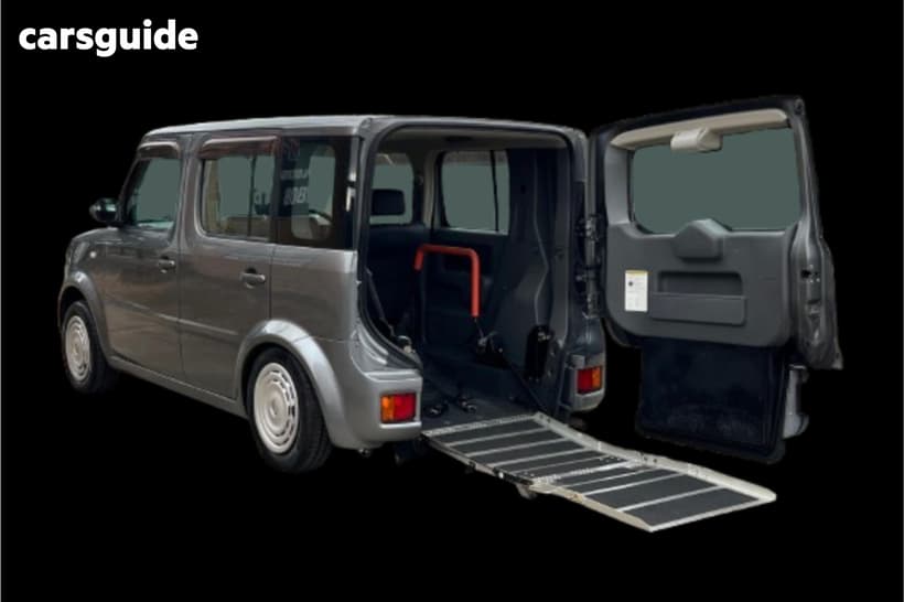 Grey 2005 Nissan Cube Wagon