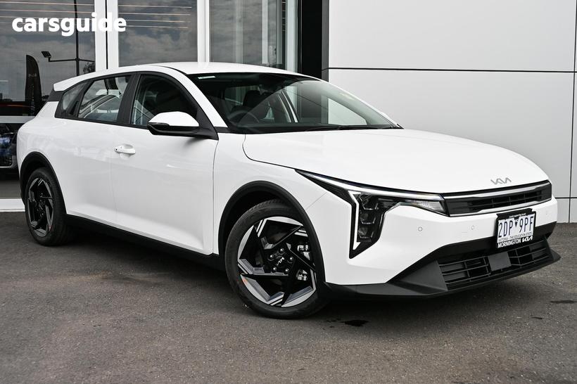 White 2025 Kia K4 Hatchback Sport+
