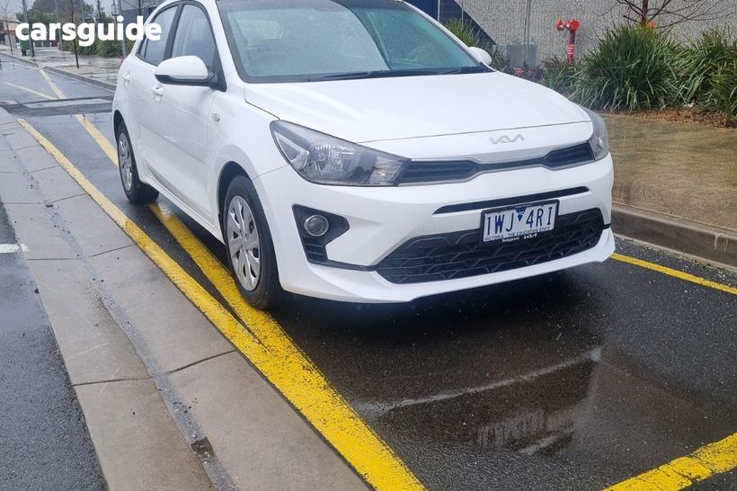 White 2022 Kia RIO Hatchback S