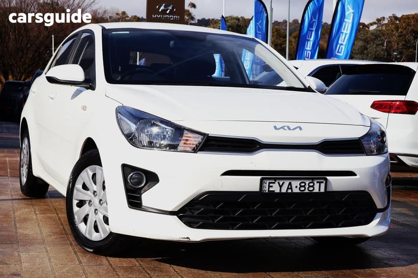 White 2022 Kia RIO Hatchback S