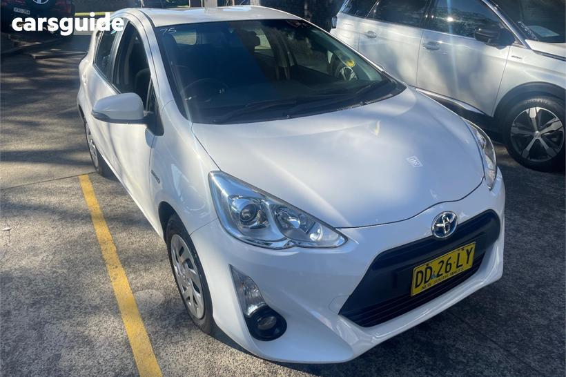 White 2016 Toyota Prius-C Hatchback Hybrid