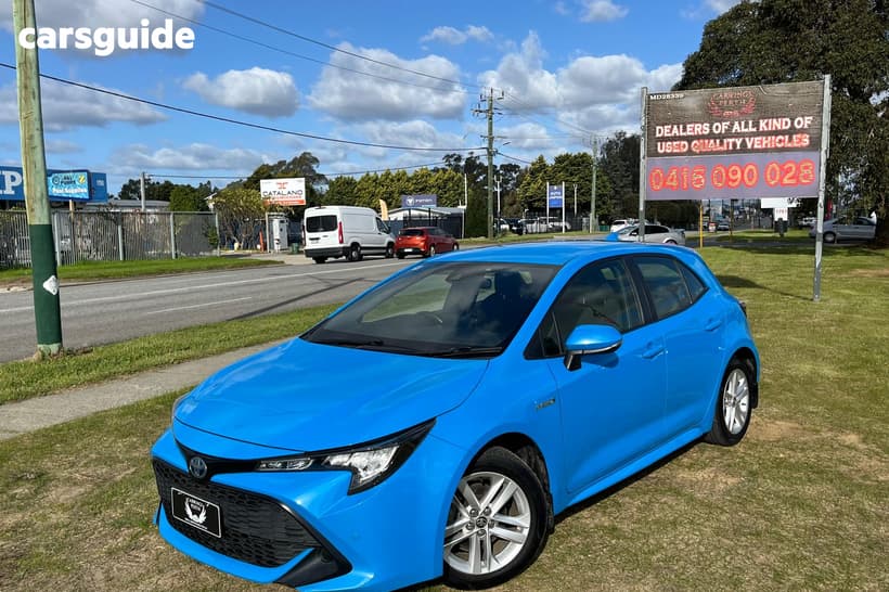Blue 2018 Toyota Corolla Hatchback Ascent Sport (Hybrid)
