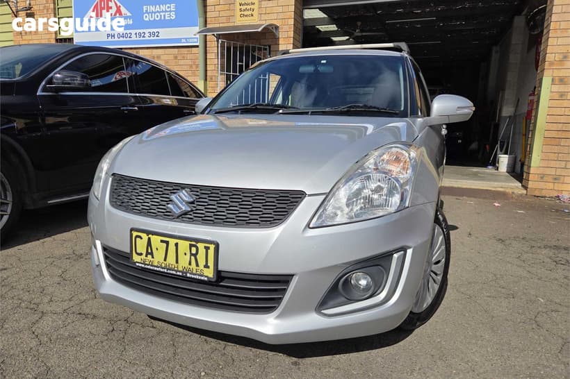 Silver 2014 Suzuki Swift Hatchback Gl Navigator