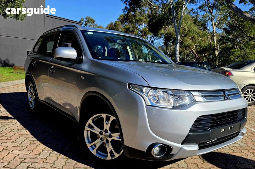 Silver 2014 Mitsubishi Outlander Wagon Es (4X4)