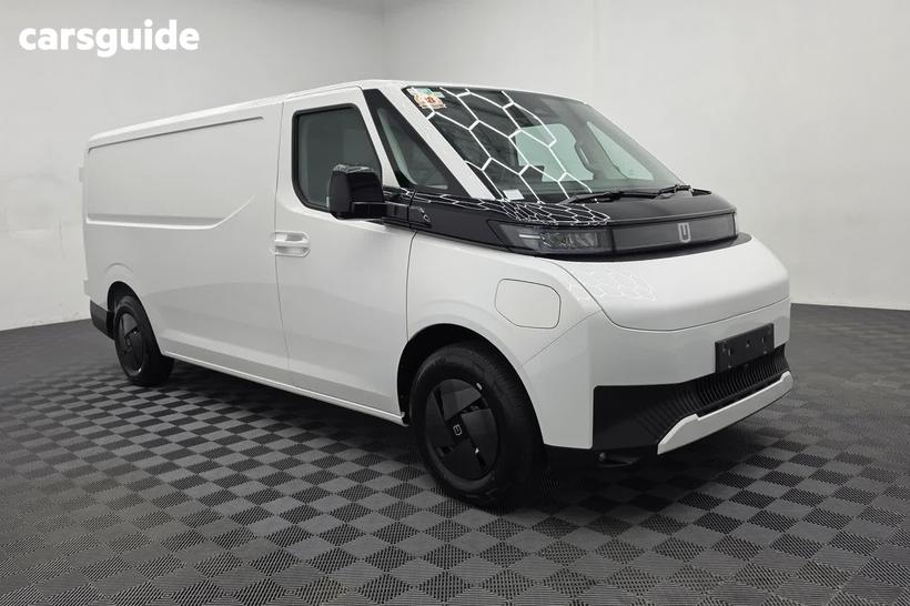 White 2026 Farizon Supervan Commercial F