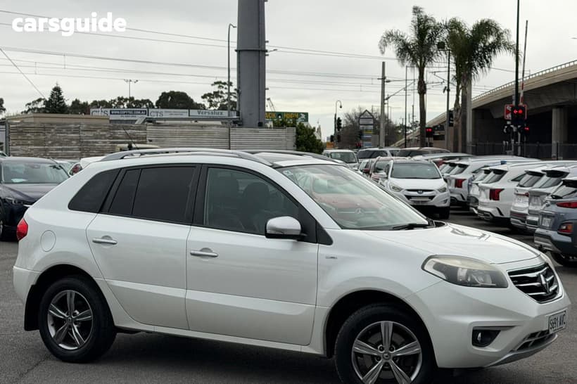White 2012 Renault Koleos Wagon Dynamique (4X2)