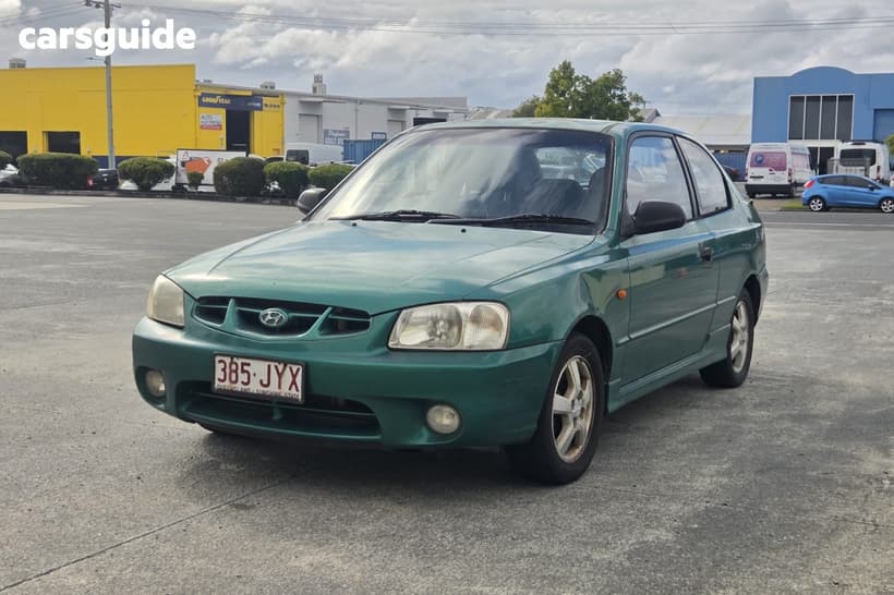 Green 2000 Hyundai Accent Hatchback Gs