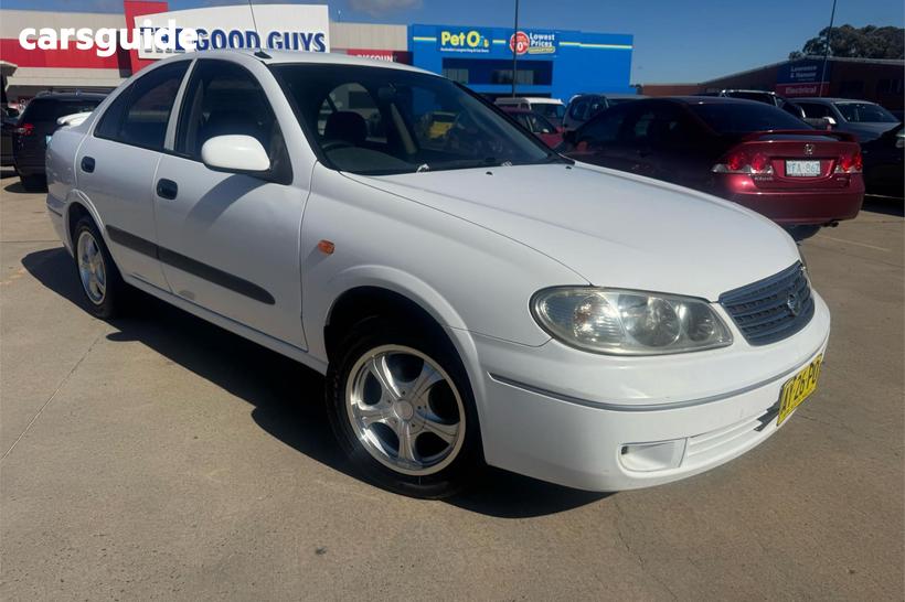 White 2004 Nissan Pulsar Hatchback St