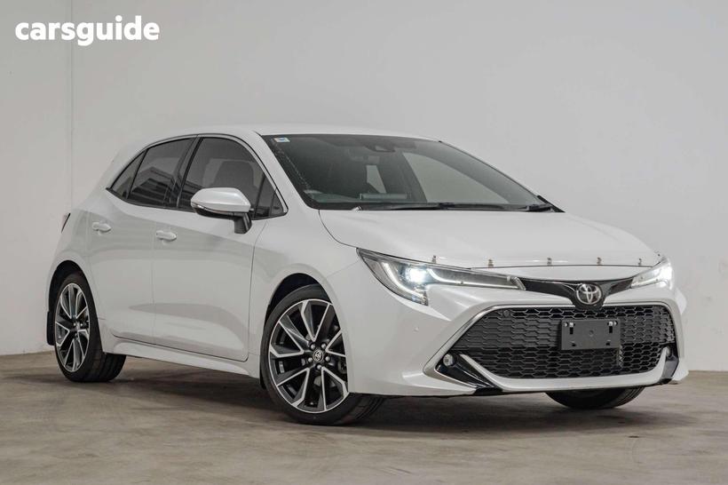 White 2020 Toyota Corolla Hatchback Zr
