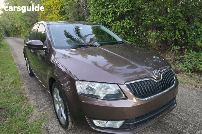 Burgundy 2014 Skoda Octavia Hatchback 103 Tsi Ambition