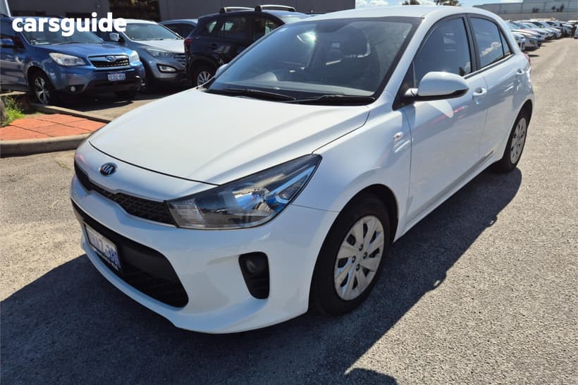 White 2018 Kia RIO Hatchback S