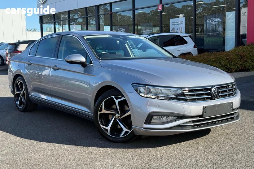 Silver 2022 Volkswagen Passat Sedan 140Tsi Business