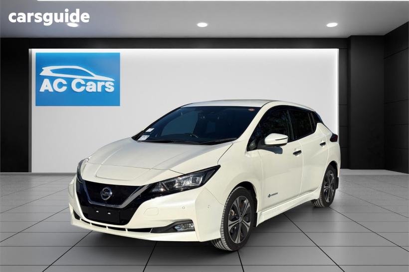 White 2018 Nissan Leaf Hatch CRUISE CONTROL, PARKING SENSORS