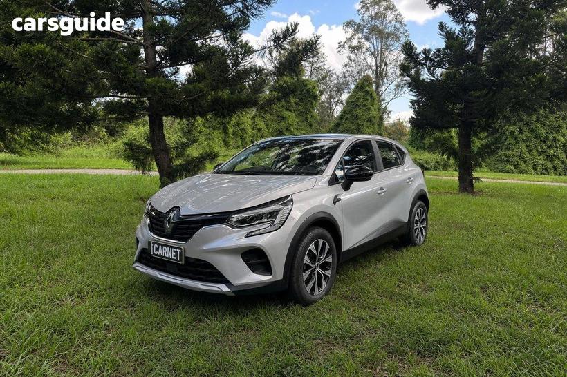 Silver 2023 Renault Captur Wagon Intens