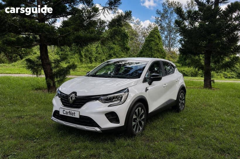 White 2023 Renault Captur Wagon Intens