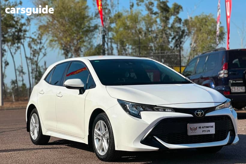 White 2019 Toyota Corolla Hatchback Ascent Sport + Tr Kit