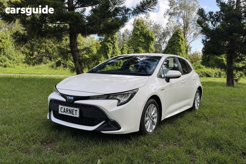 White 2023 Toyota Corolla Hatchback Zr Two-Tone Opt Prem Paint Hyb