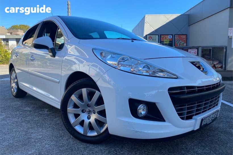 White 2011 Peugeot 207 Hatchback Sportium