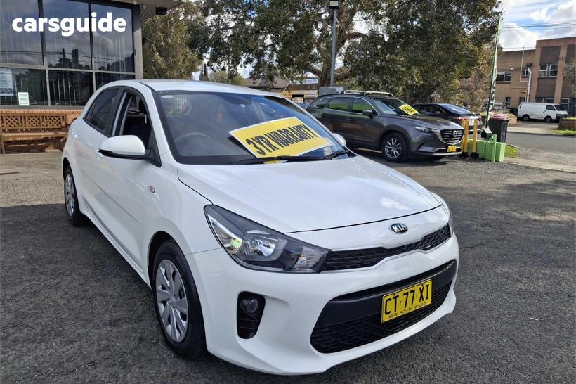 White 2019 Kia RIO Hatchback S