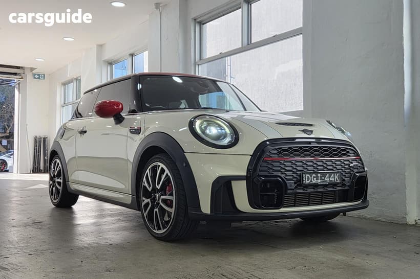 White 2022 Mini Cooper Hatchback Jcw Classic 3D Hatch