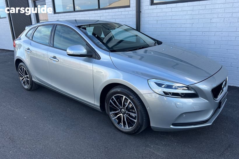 Silver 2016 Volvo V40 Hatchback T3 Kinetic