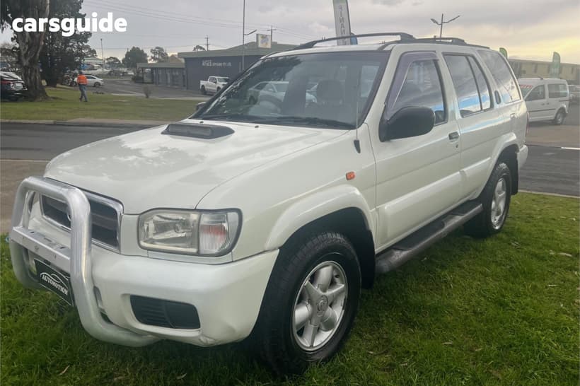 White 2002 Nissan Pathfinder Wagon Ti (4X4)