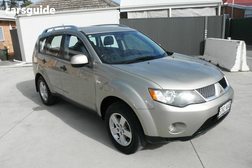Gold 2008 Mitsubishi Outlander Wagon Ls
