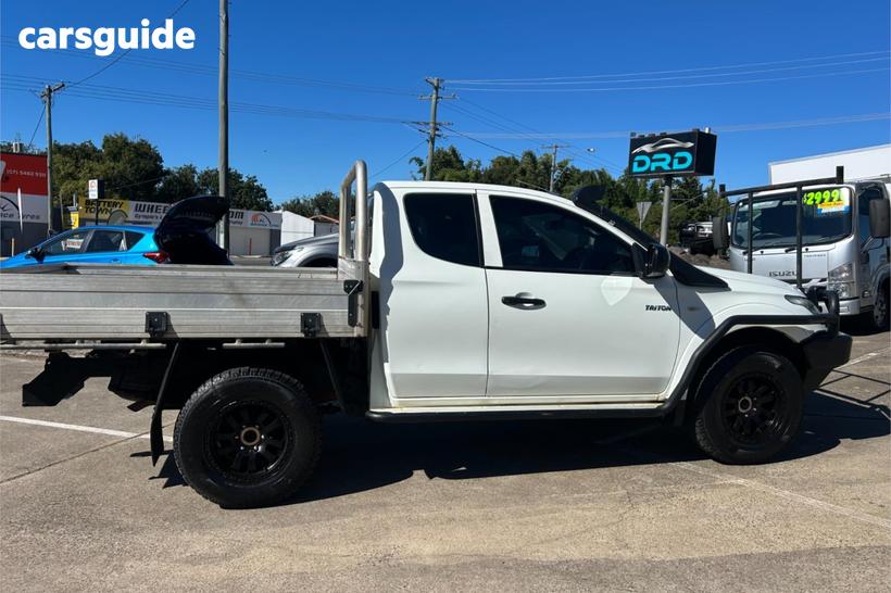White 2015 Mitsubishi Triton Club Cab Chassis Glx (4X4)