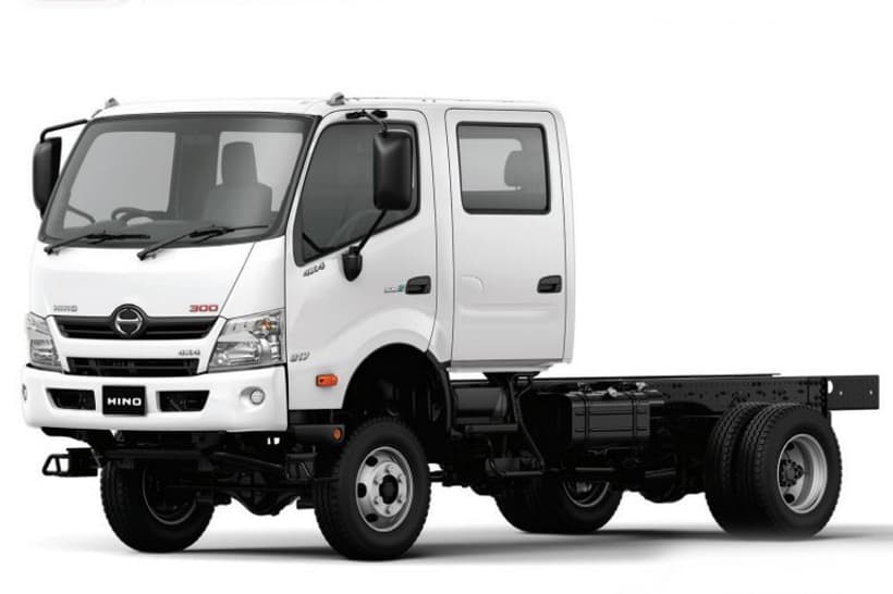 2026 Hino 300 Crew Cab Chassis 817 Medium (4X4)