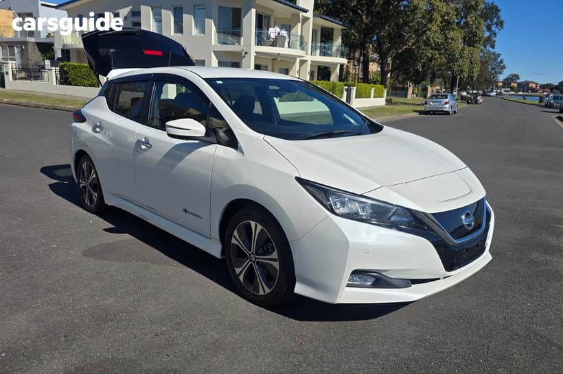 White 2019 Nissan Leaf Hatch