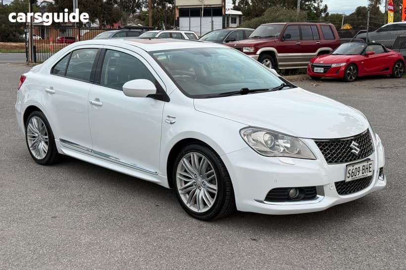 White 2013 Suzuki Kizashi Sedan Sport Awd