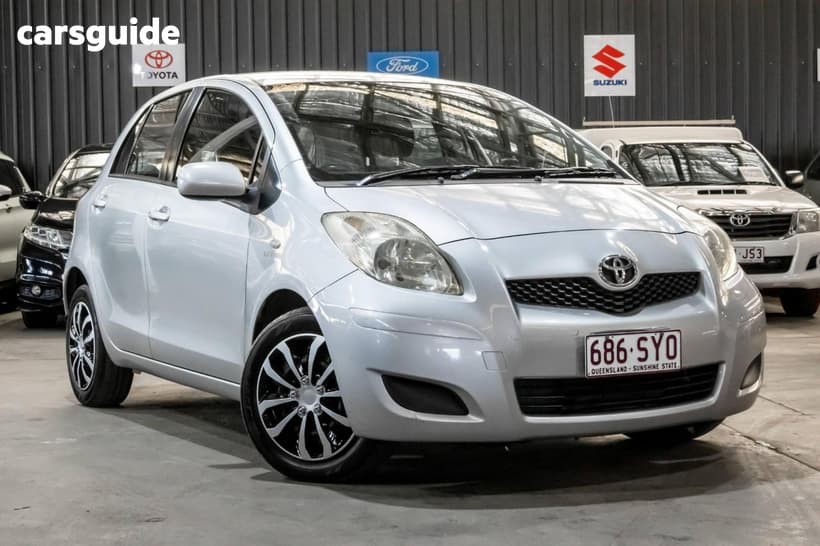 White 2009 Toyota Yaris Hatchback Yrs