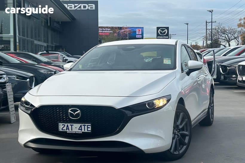 White 2025 Mazda 3 Hatchback G20 Evolve