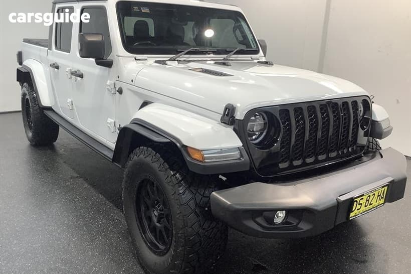 White 2022 Jeep Gladiator Dual Cab Utility Rubicon (4X4)