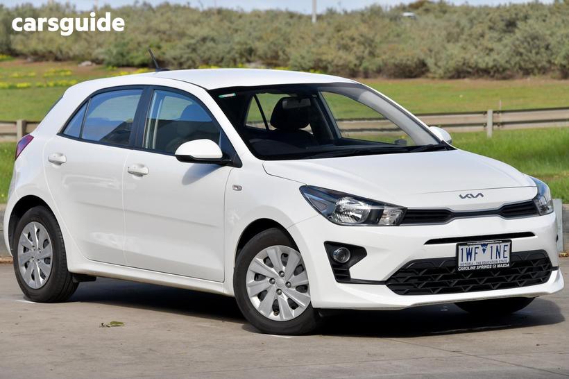 White 2022 Kia RIO Hatchback S