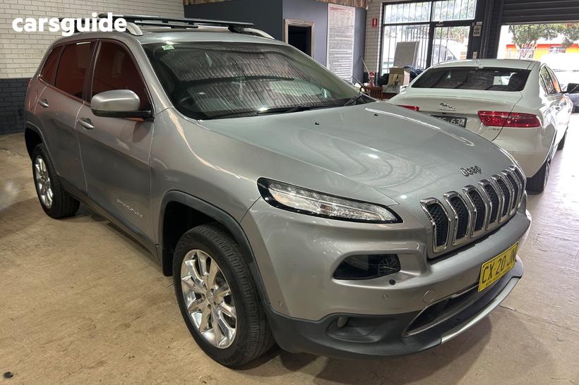 Silver 2015 Jeep Cherokee Wagon Limited (4X4)
