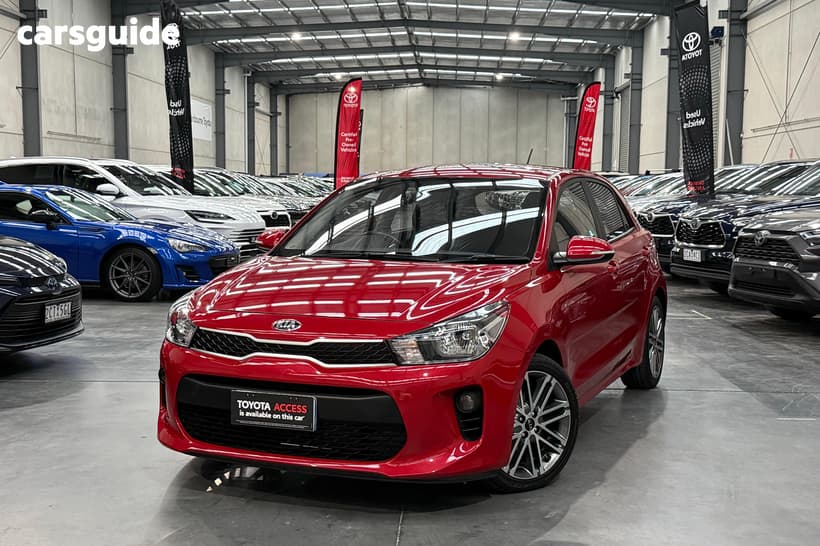 Red 2018 Kia RIO Hatchback Sport