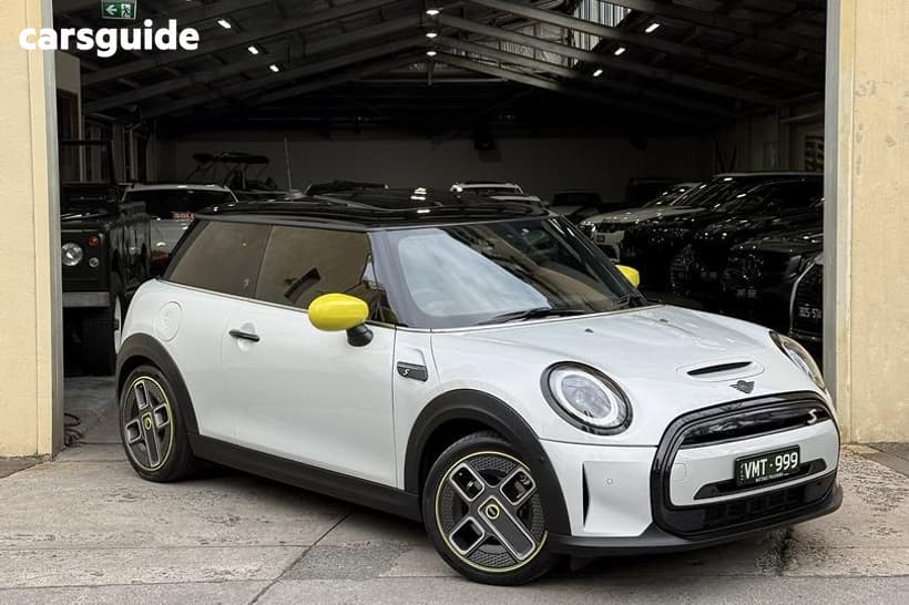 Silver 2022 Mini Cooper Hatchback Se Classic 3D Hatch