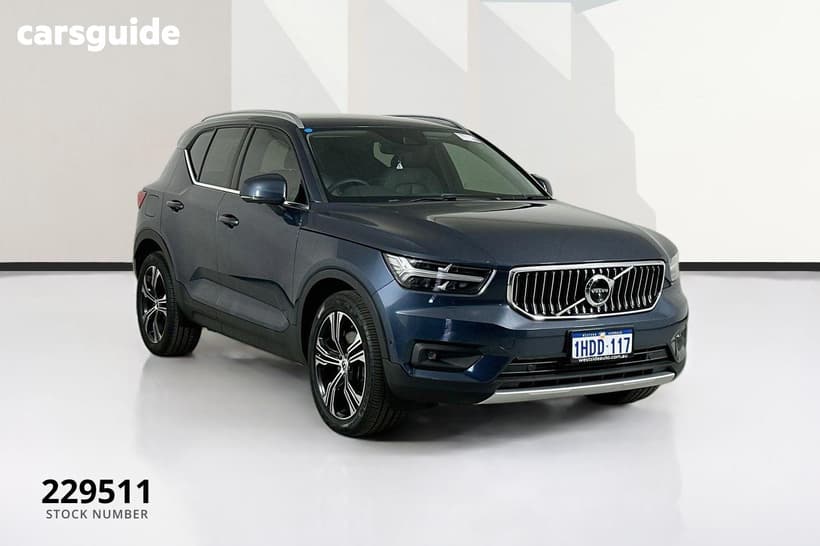 Blue 2020 Volvo XC40 Wagon T4 Inscription (Awd)