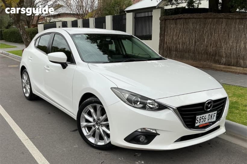 White 2016 Mazda 3 Hatchback Sp25