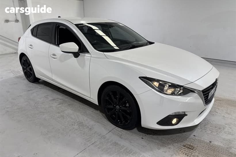 White 2014 Mazda 3 Hatchback Sp25