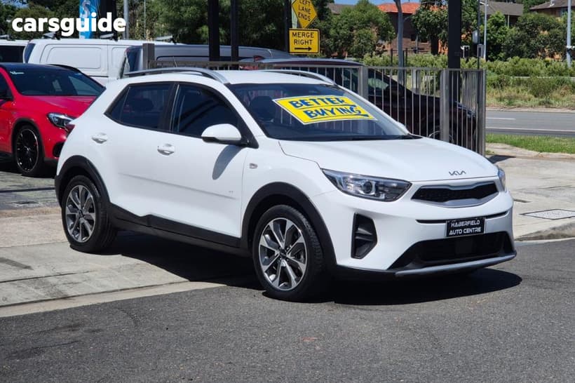 White 2023 Kia Stonic Wagon S