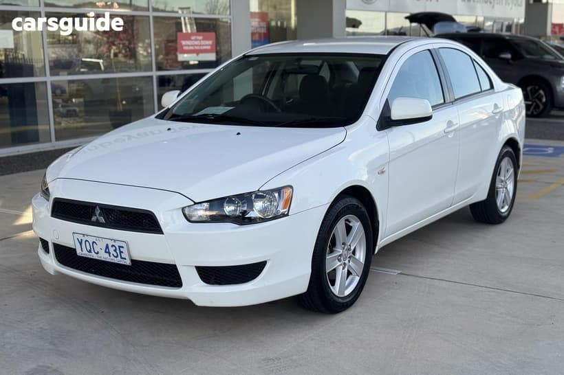 White 2013 Mitsubishi Lancer Sedan Es