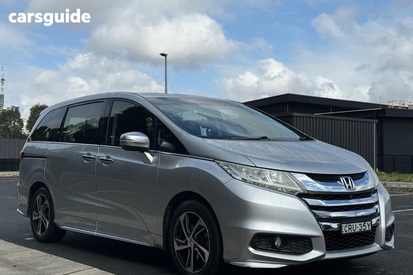Silver 2014 Honda Odyssey Wagon Vti-L