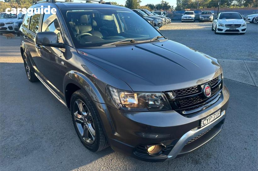 Grey 2015 Fiat Freemont Wagon Crossroad
