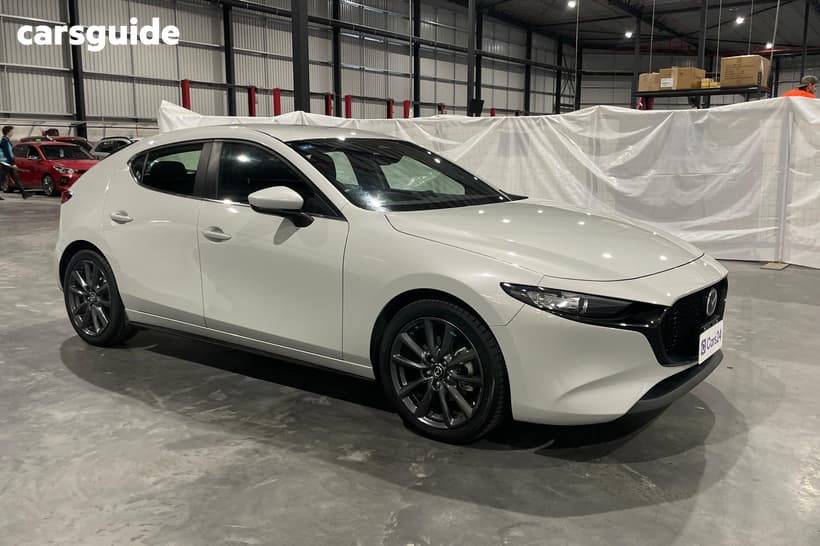White 2024 Mazda 3 Hatchback G20 Evolve